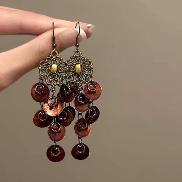 Boho Natural Shell Tassel Earring - Picture 2 of 2